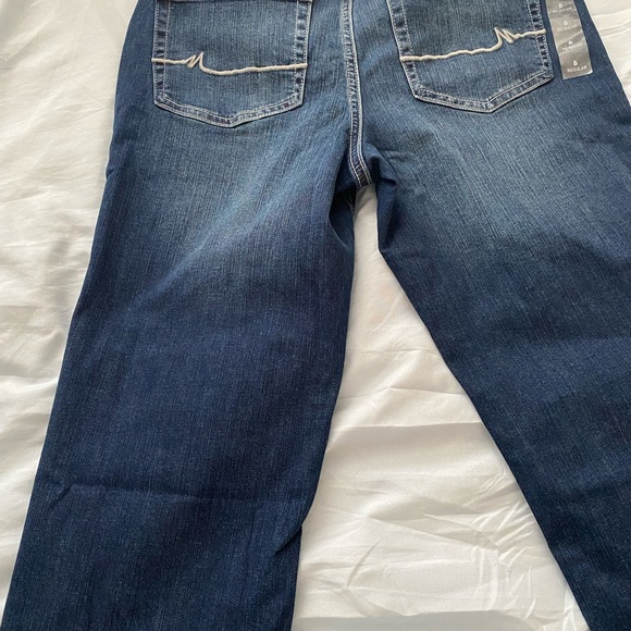 Maurice’s mid-rise Classic straight jeans - Picture 7 of 9